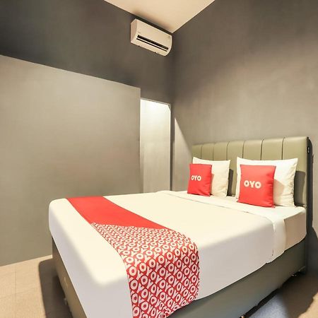 Oyo 3492 Mandala Residence Medan Kültér fotó