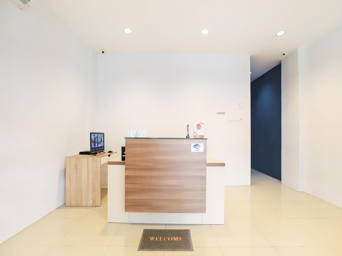 Oyo 3492 Mandala Residence Medan Kültér fotó
