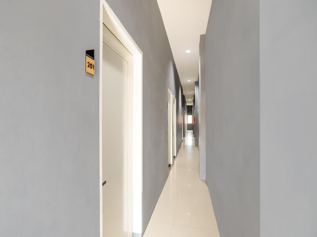 Oyo 3492 Mandala Residence Medan Kültér fotó