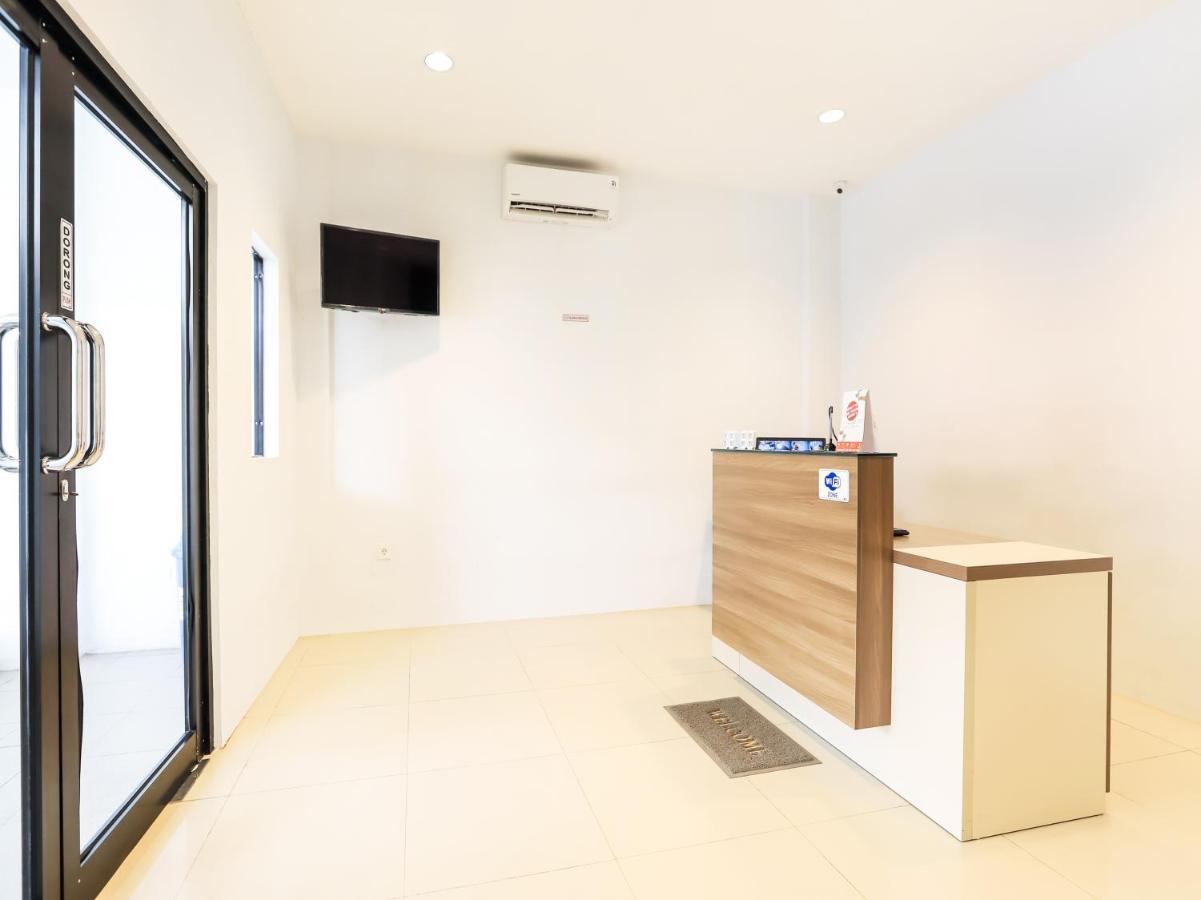 Oyo 3492 Mandala Residence Medan Kültér fotó