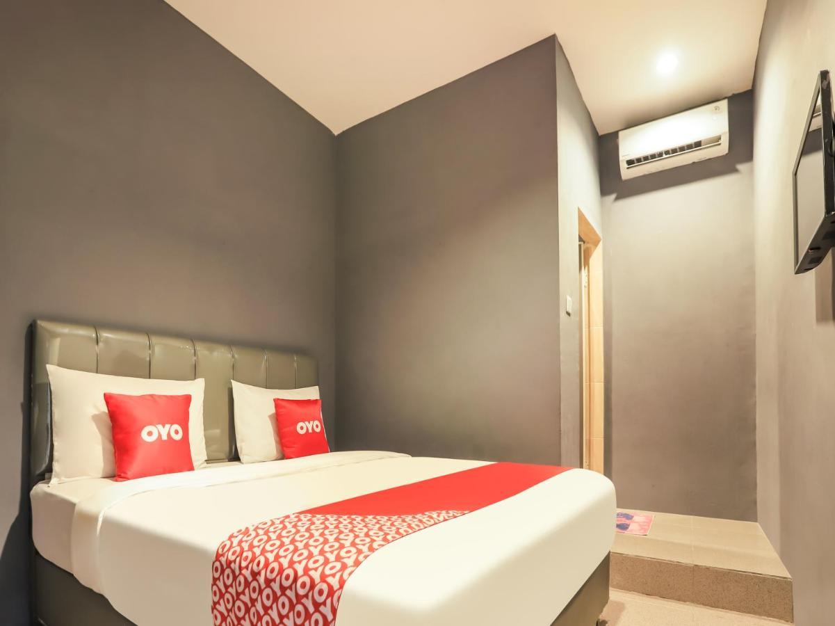 Oyo 3492 Mandala Residence Medan Kültér fotó