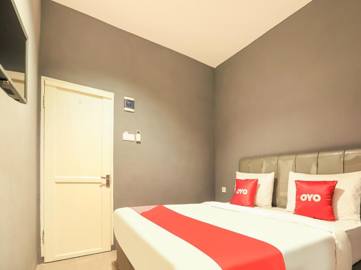 Oyo 3492 Mandala Residence Medan Kültér fotó