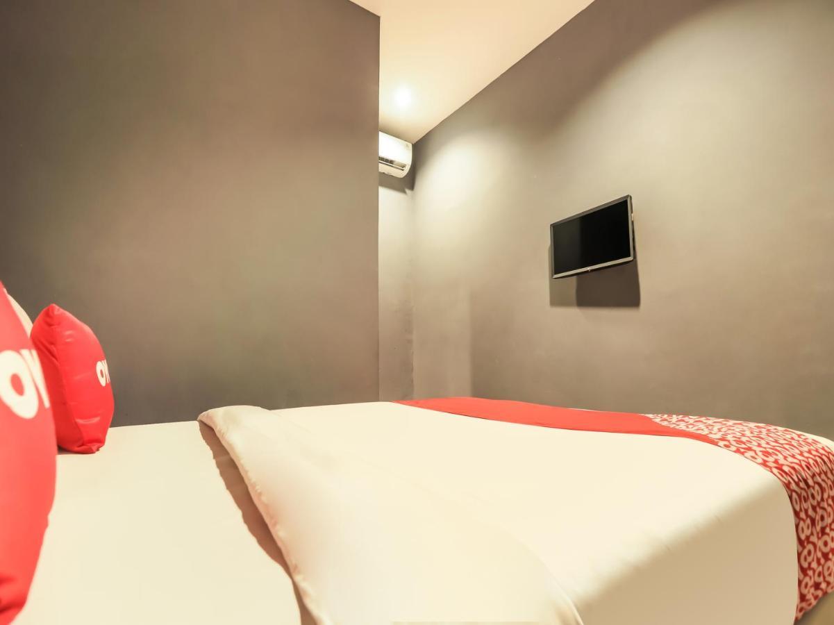 Oyo 3492 Mandala Residence Medan Kültér fotó