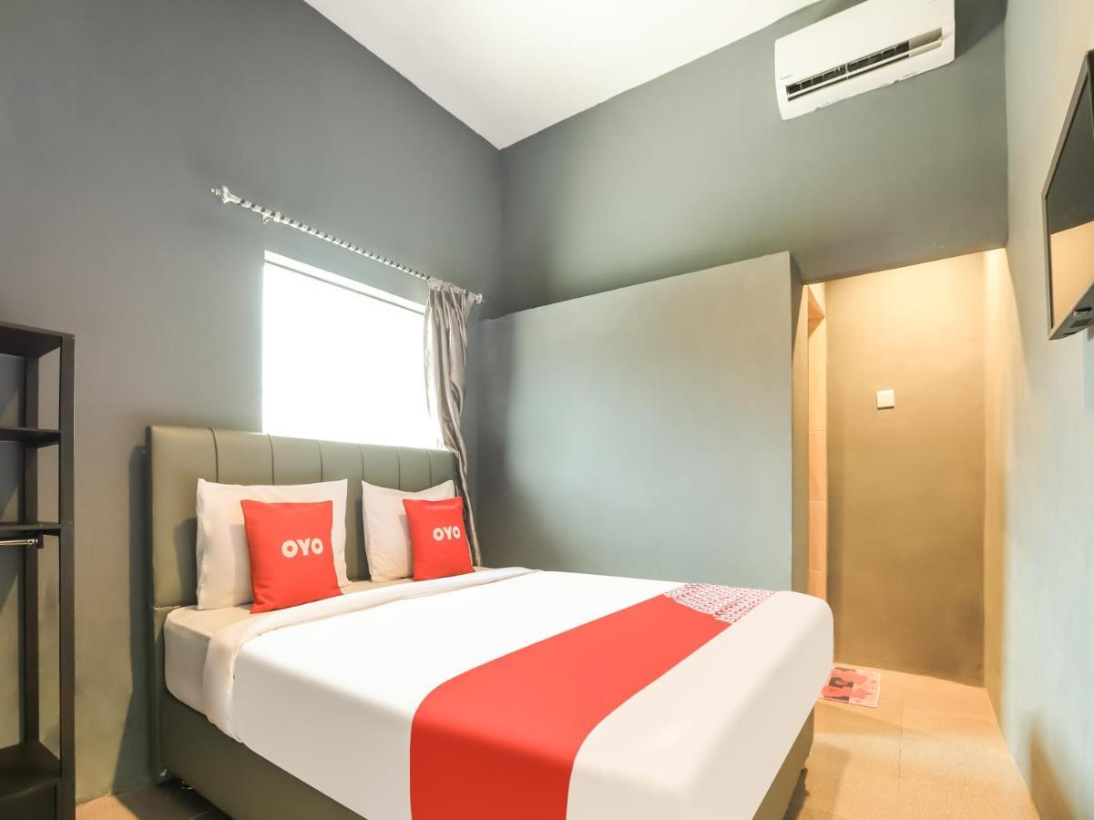 Oyo 3492 Mandala Residence Medan Kültér fotó