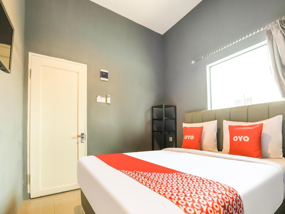 Oyo 3492 Mandala Residence Medan Kültér fotó