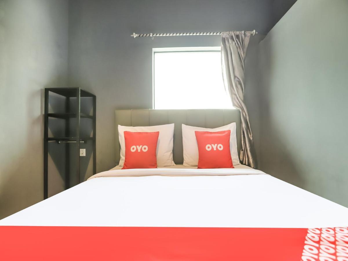 Oyo 3492 Mandala Residence Medan Kültér fotó