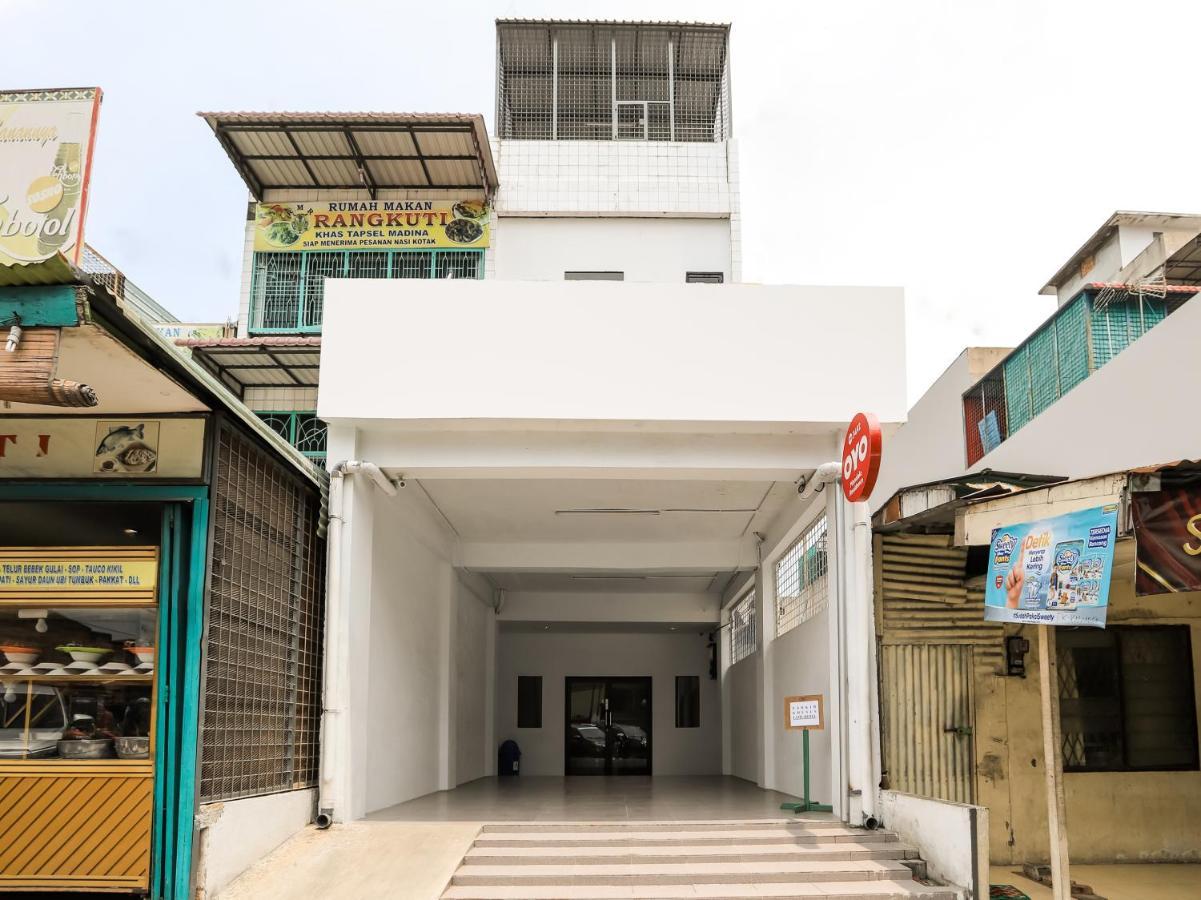 Oyo 3492 Mandala Residence Medan Kültér fotó
