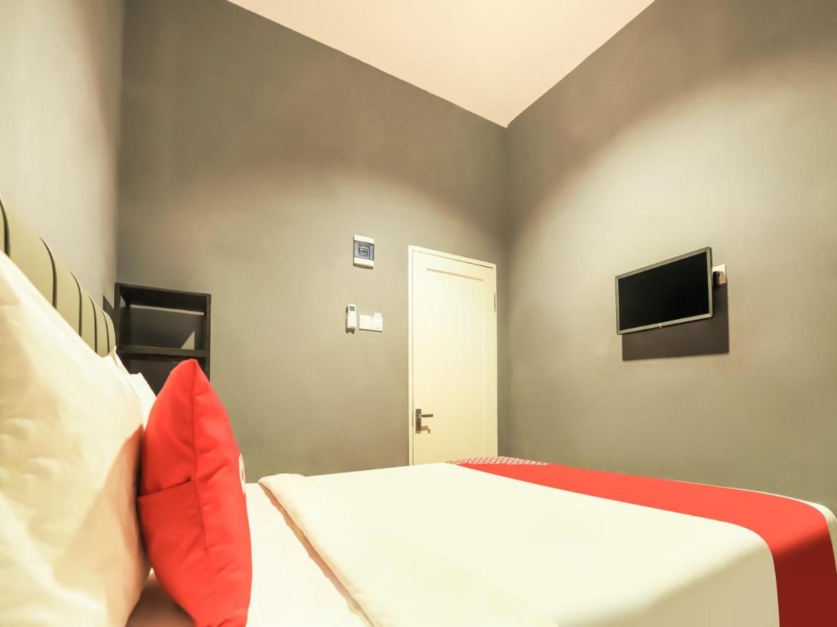 Oyo 3492 Mandala Residence Medan Kültér fotó