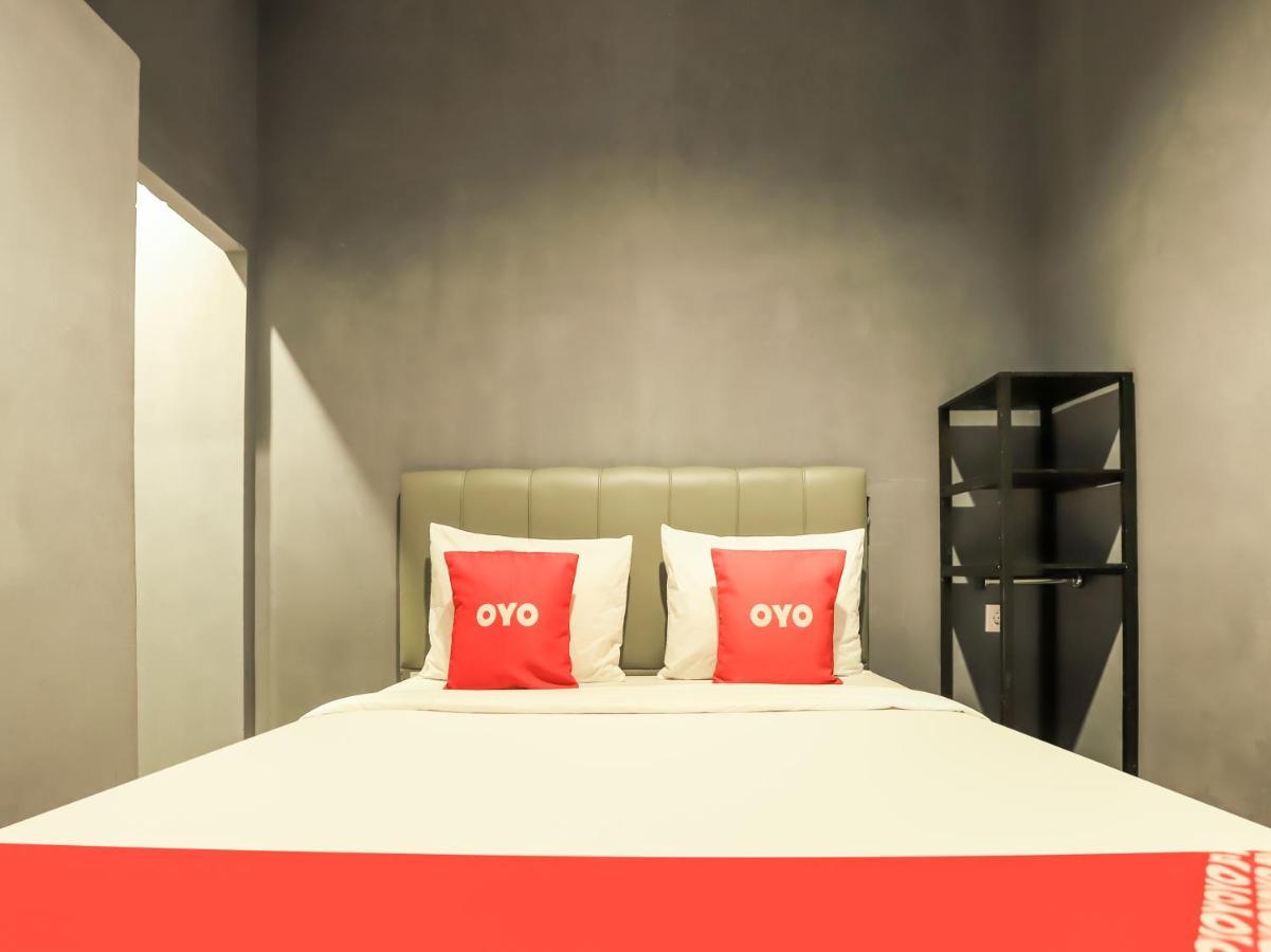 Oyo 3492 Mandala Residence Medan Kültér fotó